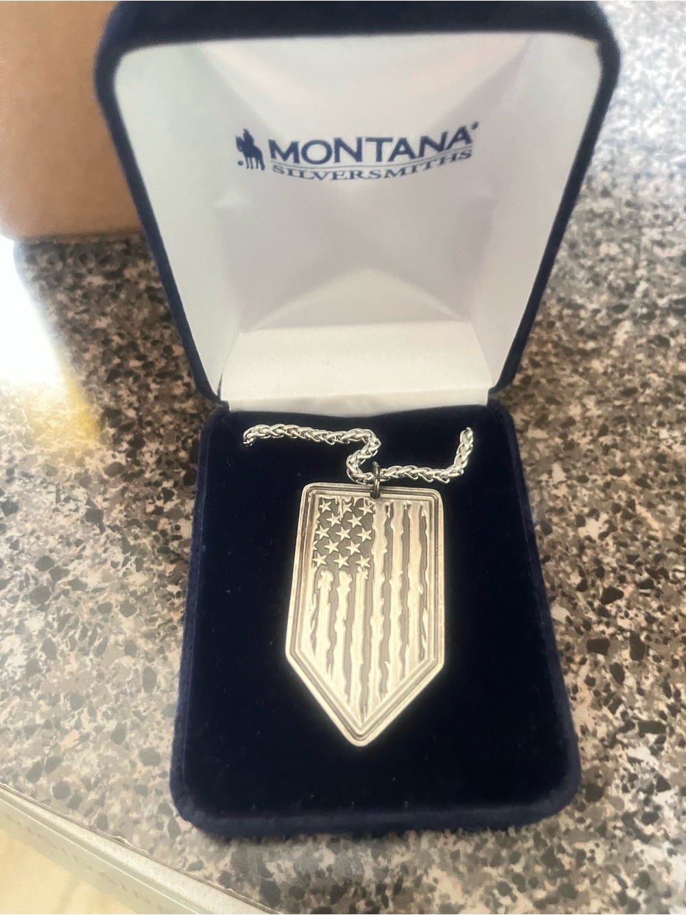 NEW 22 inch all Silver Montana Silversmiths American Flag Pendant Necklace.